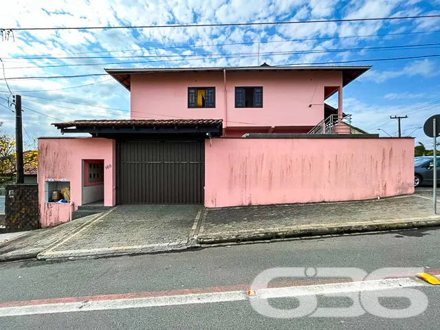 CASA À VENDA NO BAIRRO ADHEMAR GARCIA EM JOINVILLE