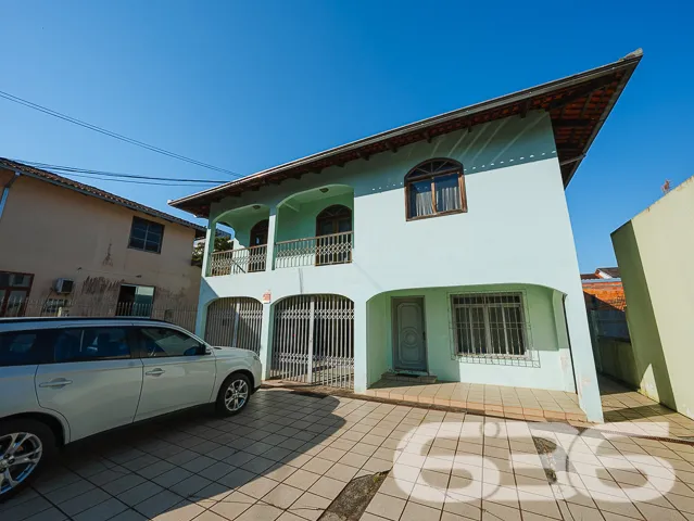 Descubra a casa dos seus sonhos em Joinville! Situ