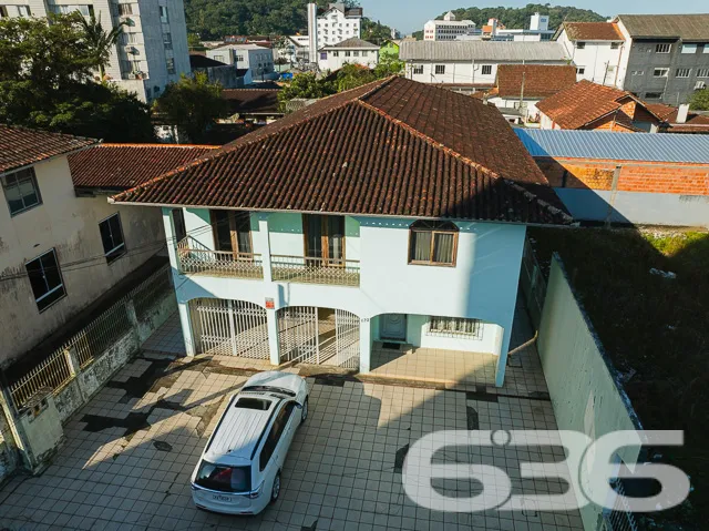 Descubra a casa dos seus sonhos em Joinville! Situ