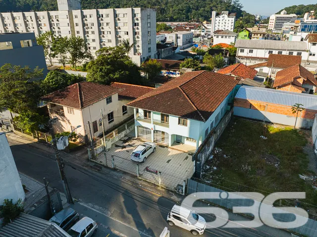Descubra a casa dos seus sonhos em Joinville! Situ