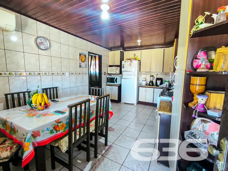 BELĂSSIMO SOBRADO COM 4 QUARTOS, NO BAIRRO COMASA,