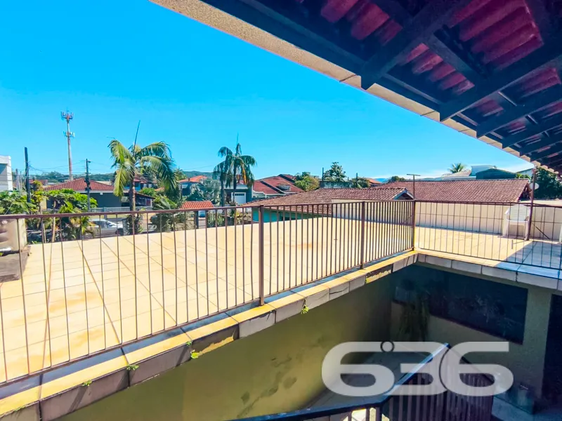 BELĂSSIMO SOBRADO COM 4 QUARTOS, NO BAIRRO COMASA,