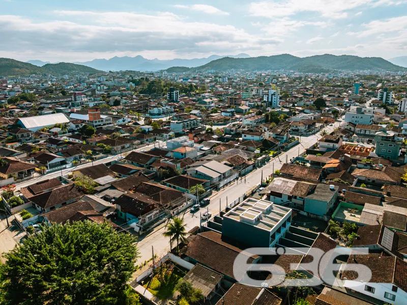 IMĂVEL COM EDICULA NO BAIRRO COMASA, JOINVILLE - E