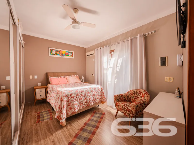 Casa à venda no bairro Costa e Silva, em Joinville