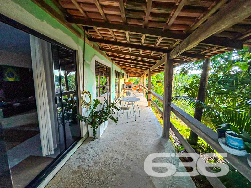 Casa térrea com amplo terreno à venda no Costa e S