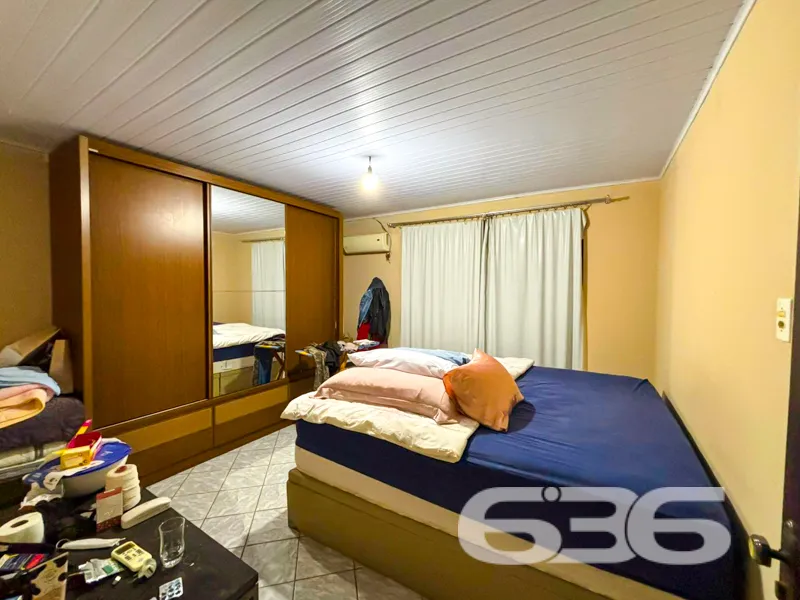 Casa térrea com amplo terreno à venda no Costa e S