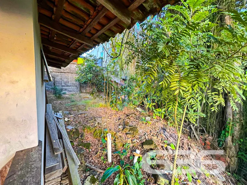 Casa térrea com amplo terreno à venda no Costa e S