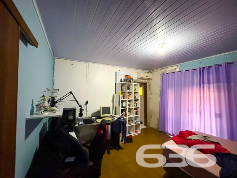 Casa térrea com amplo terreno à venda no Costa e S