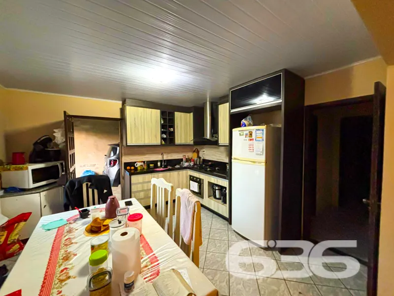 Casa térrea com amplo terreno à venda no Costa e S