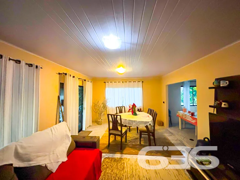 Casa térrea com amplo terreno à venda no Costa e S