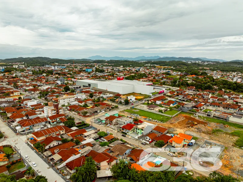 SOBRADO À VENDA NO BAIRRO VILA NOVA EM JOINVILLE -