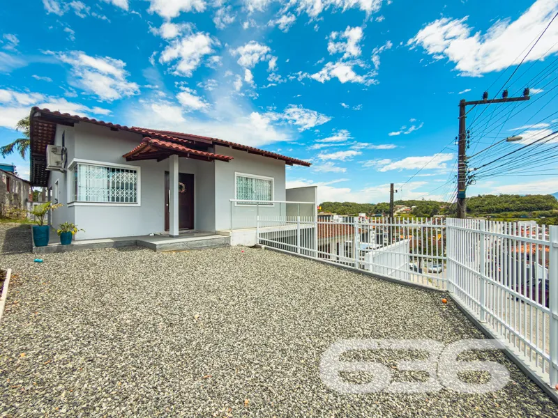 Casa à venda no bairro Floresta, Joinville!
Descub