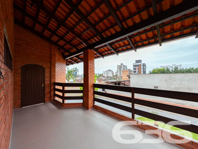 BAIRRO ANITA GARIBALDI: CASA ESTILO GERMĂNICO COM