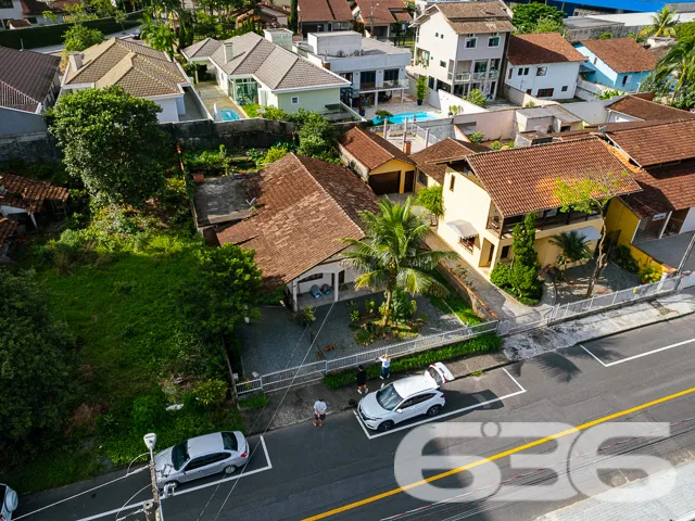 Com mais de 30 anos de atuação no mercado imobiliá