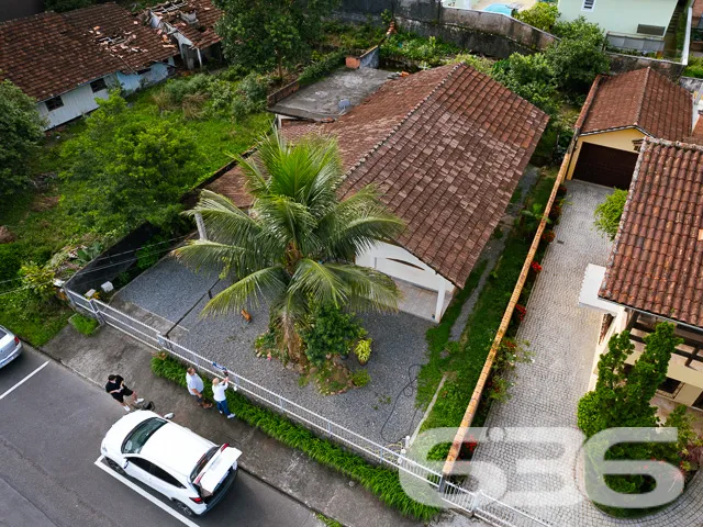 Com mais de 30 anos de atuação no mercado imobiliá