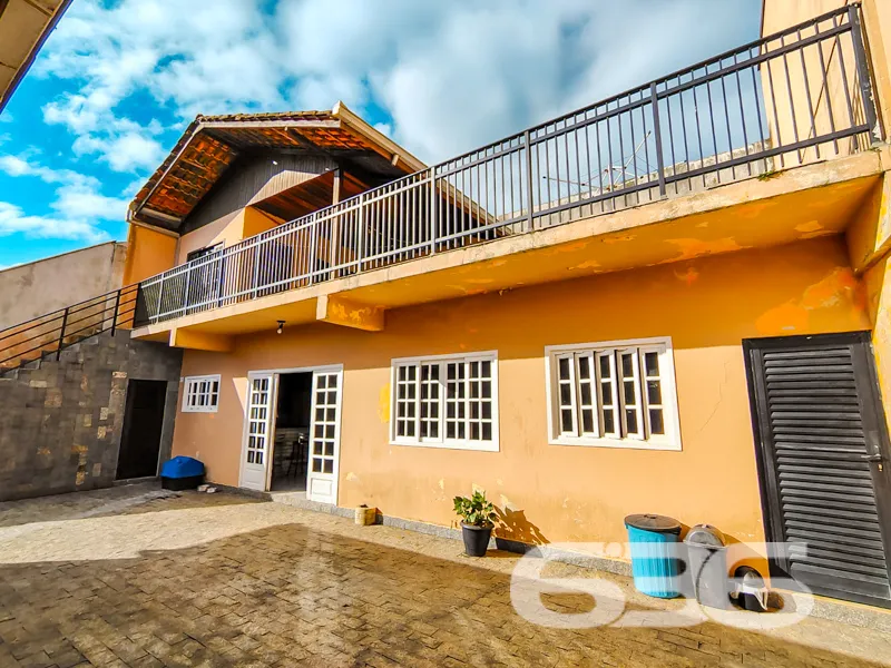 Casa Ă venda no bairro Espinheiros em Joinville |