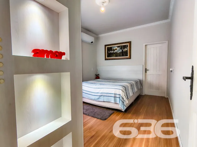 Casa Ă venda no bairro Espinheiros em Joinville |