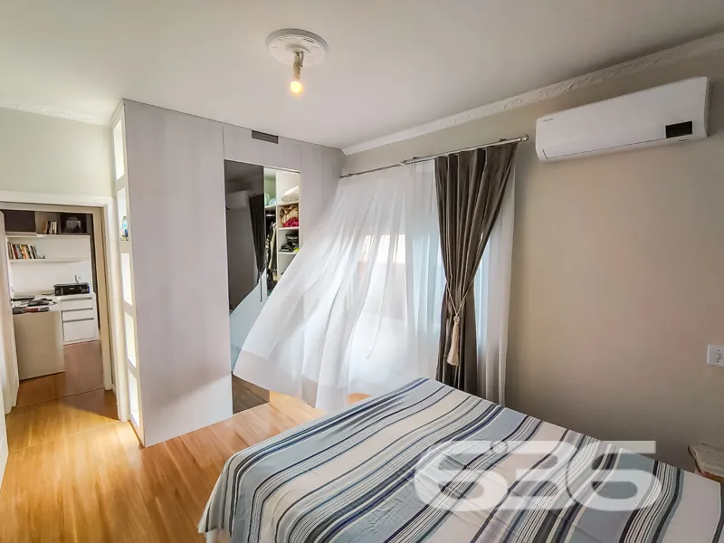 Casa Ă venda no bairro Espinheiros em Joinville |