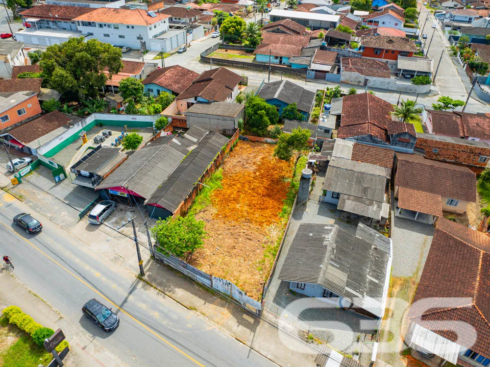 Exclusividade em Jarivatuba: Terreno Plano com Loc