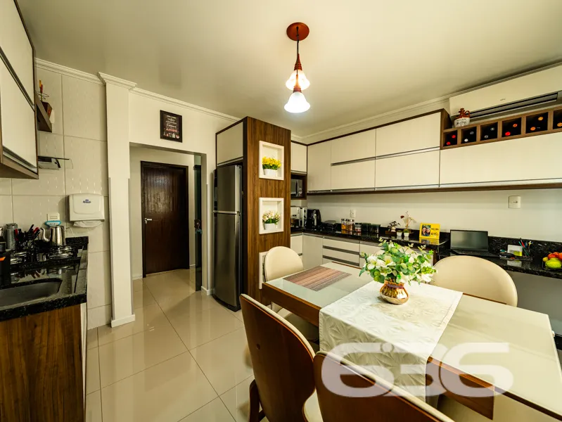 Sobrado Padrão de Alto Padrão à Venda – Bairro Ita