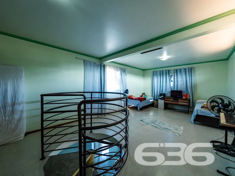 Sobrado Padrão de Alto Padrão à Venda – Bairro Ita