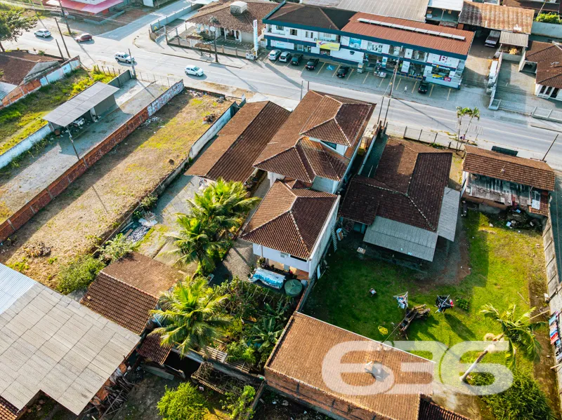 Sobrado Padrão de Alto Padrão à Venda – Bairro Ita