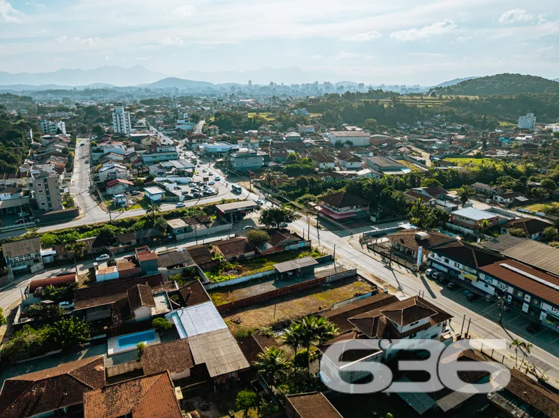 Sobrado Padrão de Alto Padrão à Venda – Bairro Ita