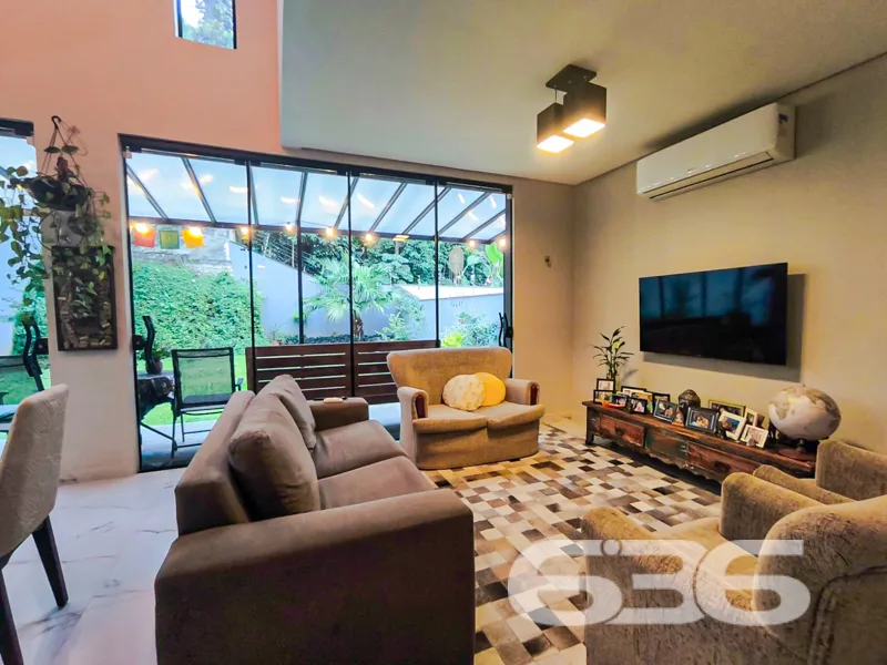 Sobrado moderno Ă  venda no bairro Floresta em Join