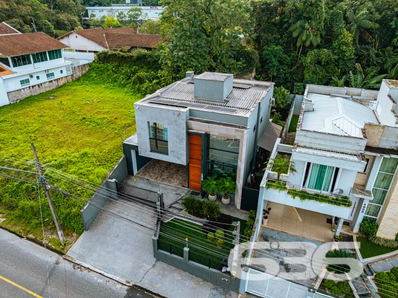 Sobrado moderno Ă  venda no bairro Floresta em Join