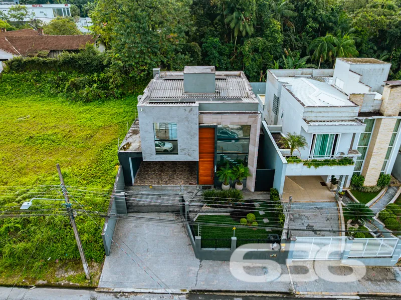 Sobrado moderno Ă  venda no bairro Floresta em Join