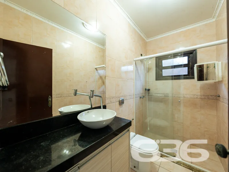 CASA TÉRREA COM 235m², 4 QUARTOS E GARAGEM ESPAÇOS