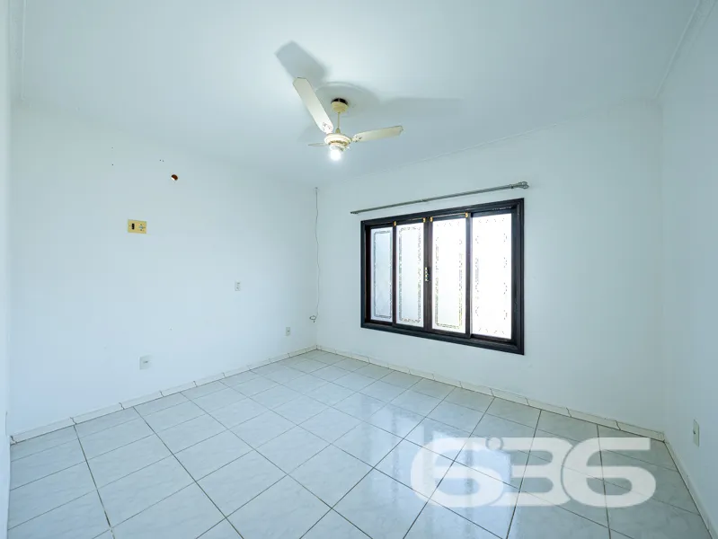 CASA TÉRREA COM 235m², 4 QUARTOS E GARAGEM ESPAÇOS