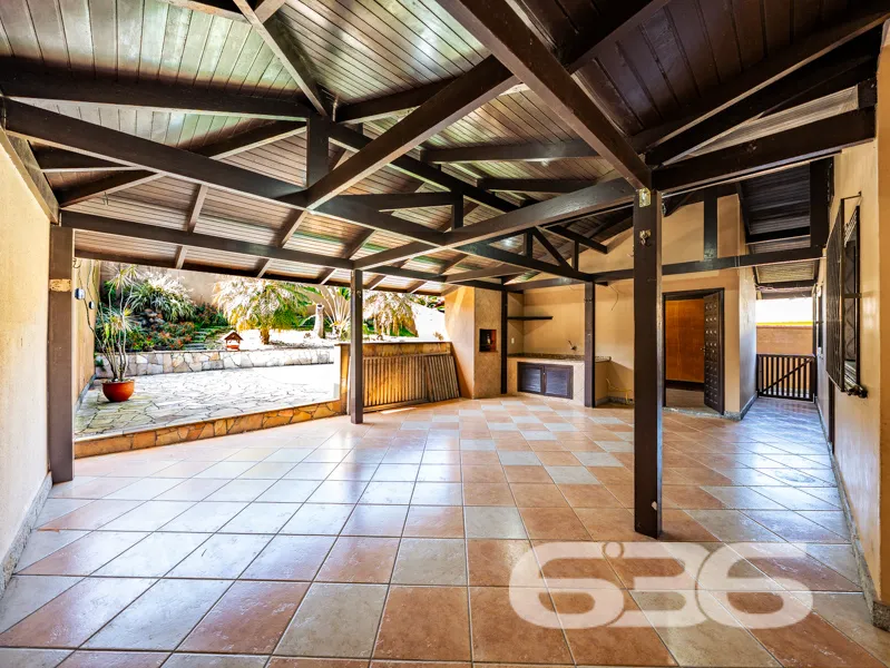 CASA TÉRREA COM 235m², 4 QUARTOS E GARAGEM ESPAÇOS