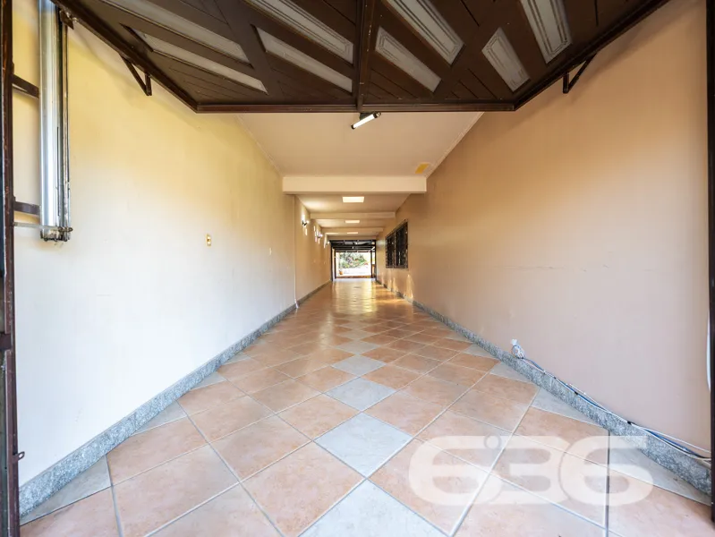 CASA TÉRREA COM 235m², 4 QUARTOS E GARAGEM ESPAÇOS