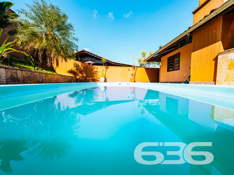 CASA TÉRREA COM 235m², 4 QUARTOS E GARAGEM ESPAÇOS