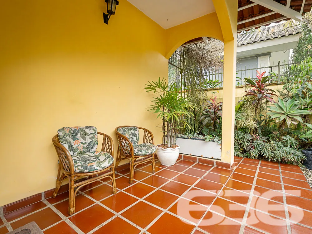 Residência Térrea em Localização Privilegiada – Ba