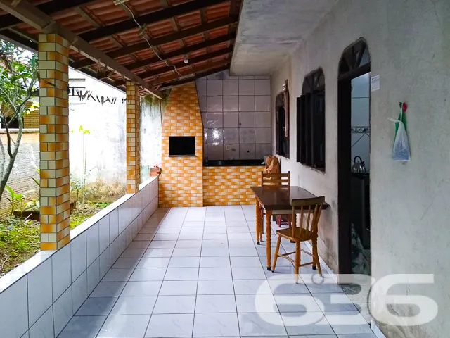 VENDE-SE CASA COM 3 QUARTOS NO BAIRRO JARDIM IRIRI