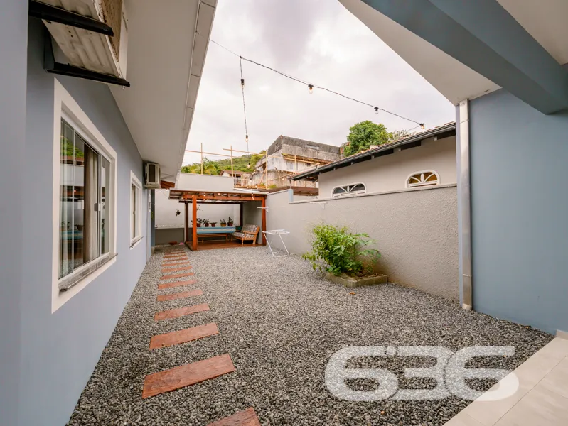 Casa à venda no Iririú, Joinville com excelente ap