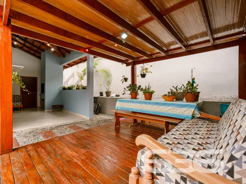 Casa à venda no Iririú, Joinville com excelente ap