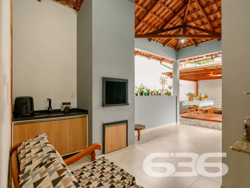 Casa à venda no Iririú, Joinville com excelente ap