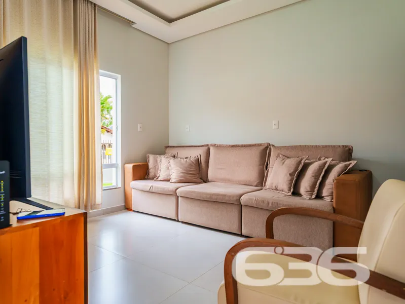 Casa à venda no Iririú, Joinville com excelente ap