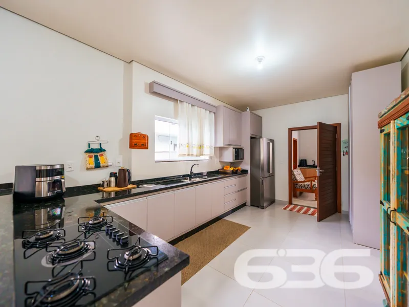 Casa à venda no Iririú, Joinville com excelente ap