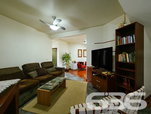 SOBRADO COM SUÍTE MASTER + 3 QUARTOS NO BAIRRO IRI