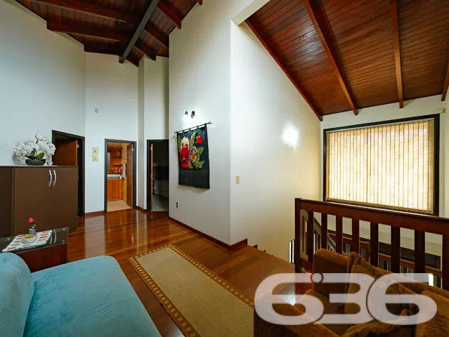 SOBRADO COM SUÍTE MASTER + 3 QUARTOS NO BAIRRO IRI