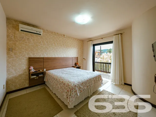 SOBRADO COM SUÍTE MASTER + 3 QUARTOS NO BAIRRO IRI