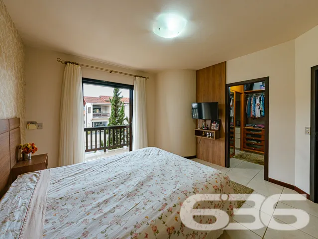 SOBRADO COM SUÍTE MASTER + 3 QUARTOS NO BAIRRO IRI