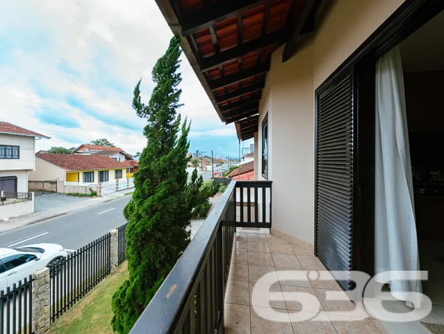 SOBRADO COM SUÍTE MASTER + 3 QUARTOS NO BAIRRO IRI