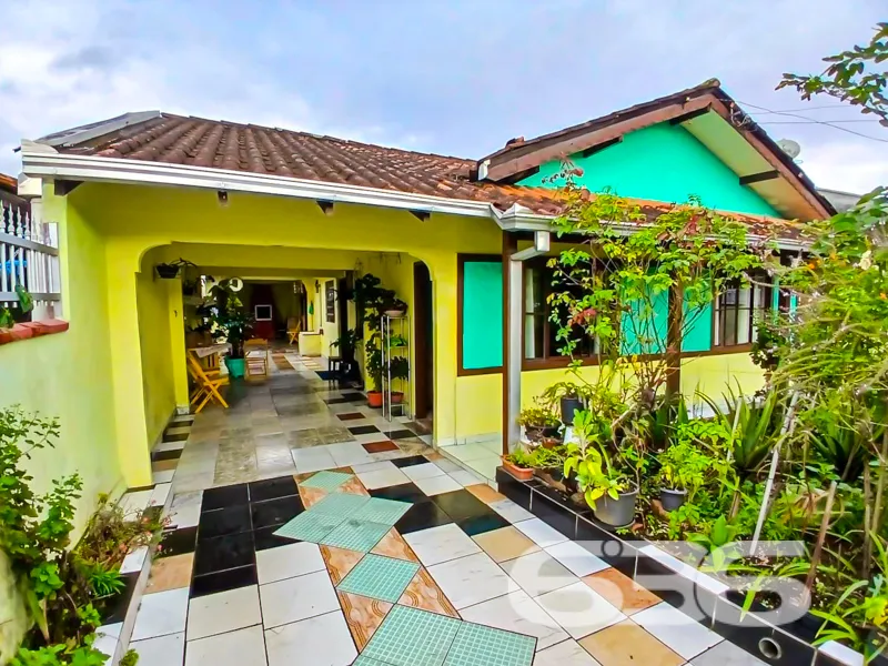 Residência térrea à venda no Jardim Iririú, Joinvi