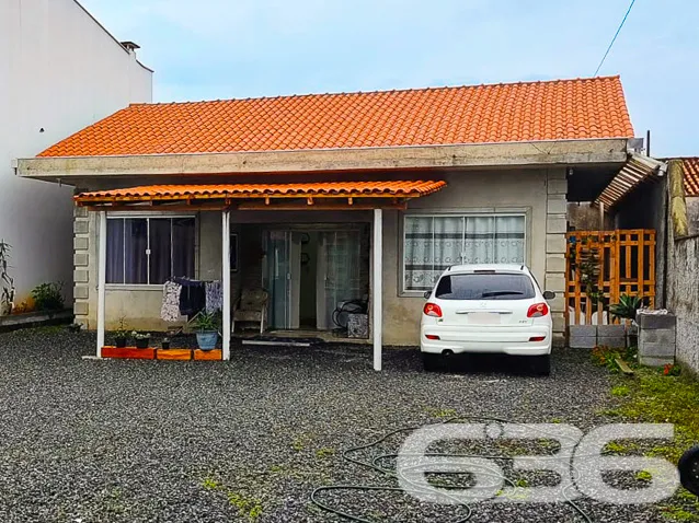 RESIDÊNCIA COM SUÍTE + 2 QUARTOS BEM LOCALIZADA NO