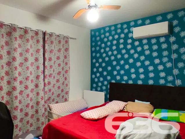 RESIDÊNCIA COM SUÍTE + 2 QUARTOS BEM LOCALIZADA NO